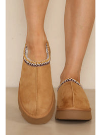Chunky Embroidered Mule